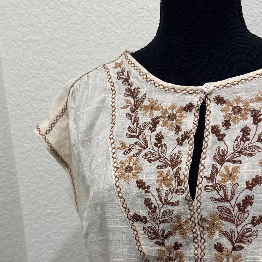 Max Studio Beige Top with Floral Embroidery - Picture 5 of 9